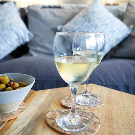 Seascape - Fantastic Location With Sea Views! *