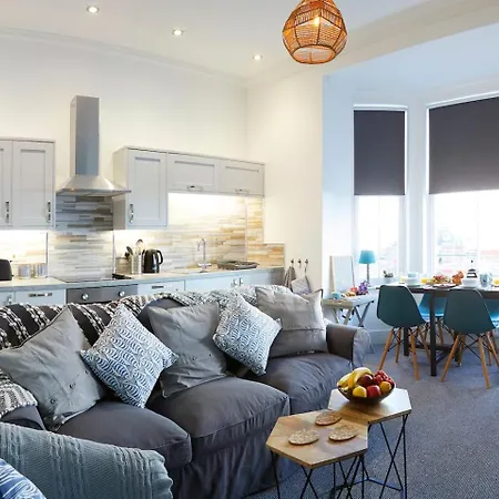 Seascape - Fantastic Location With Sea Views! Scarborough