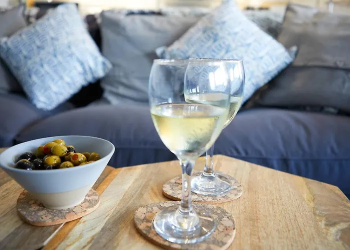 Seascape - Fantastic Location With Sea Views! *