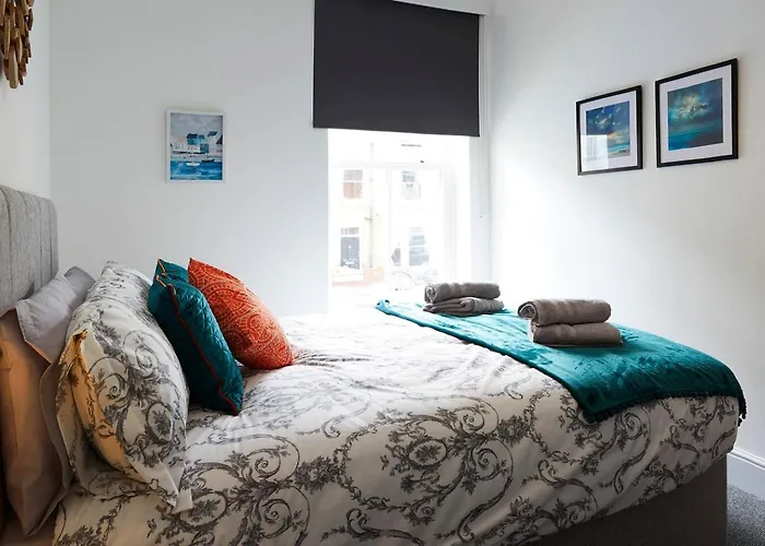 Seascape - Fantastic Location With Sea Views!