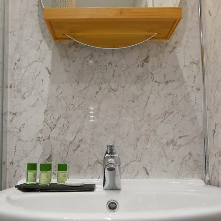 Seascape - Fantastic Location With Sea Views! Scarborough